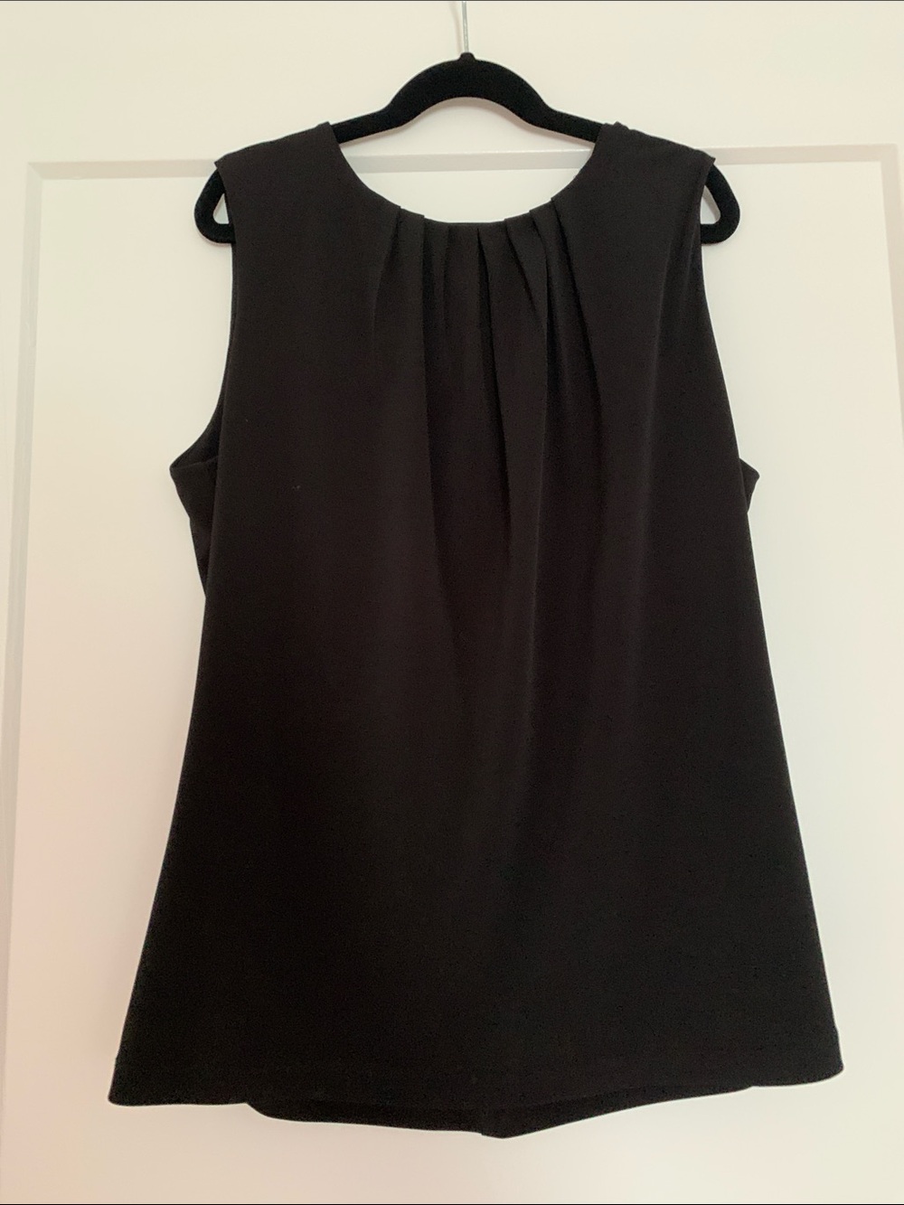 Calvin Klein Black Sleeveless Pleat-Back Top